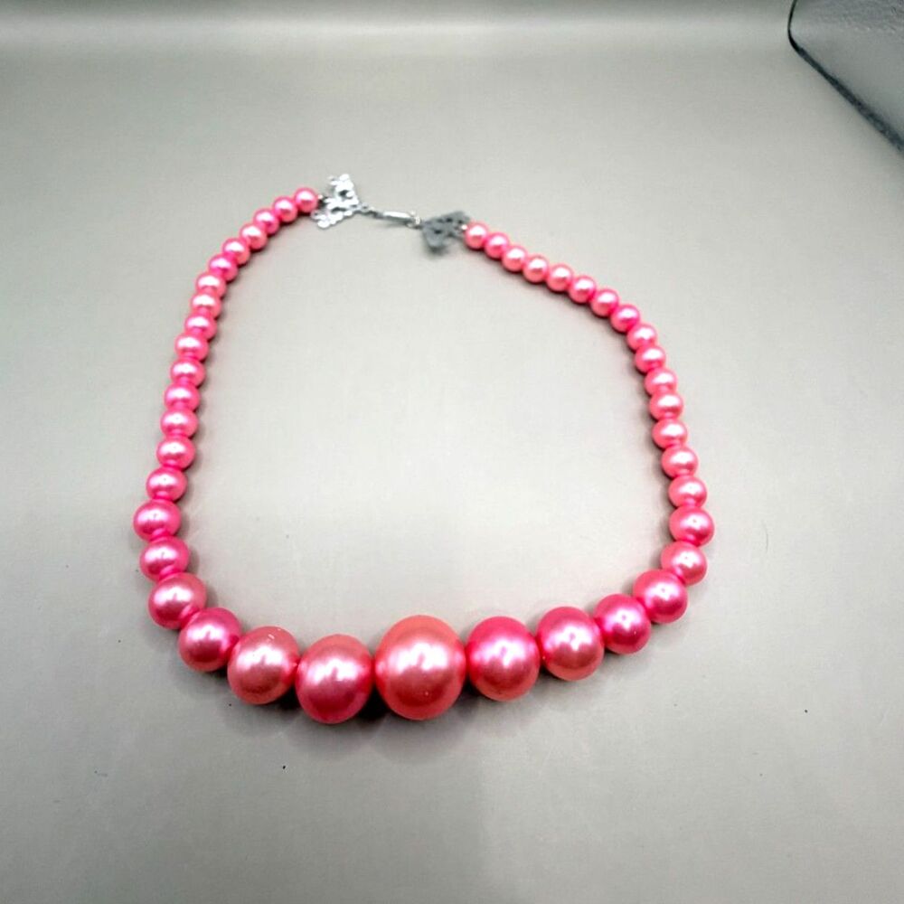 Vintage 1960s 1970s Pink Faux Pearl Graduated Necklace Hong Kong Statement